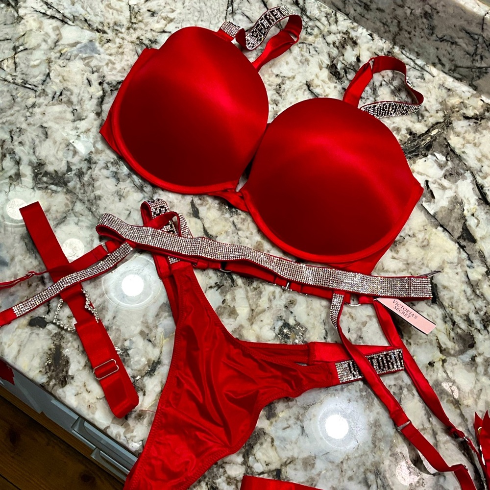 36DDD Large Victoria’s Secret 4pc red bling bra set SUPER SEXY!